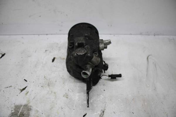 COMPRESSEUR DE CLIMATISATION MERCEDES - Vue 3